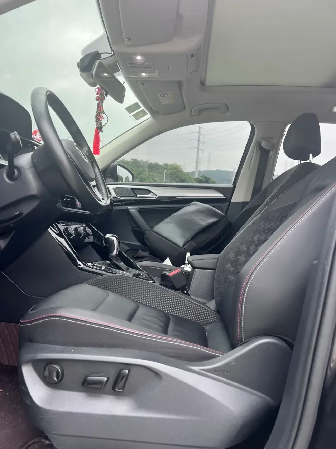 2019 Jeep Cherokee 2.0T 234HP L4 9AT,autocango,china used car exporter,china ev exporter,chinese used car exporter,chinese used ev exporter