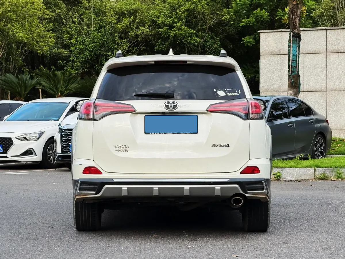 2018 Toyota RAV4 2.0L 151HP L4 CVT,autocango,china used car exporter,china ev exporter,chinese used car exporter,chinese used ev exporter