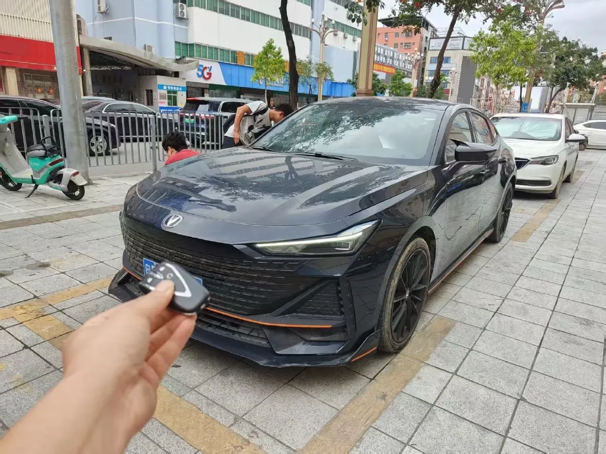 2023 ChangAn UNI-V 1.5T 188HP L4 7DCT,autocango,china used car exporter,china ev exporter,chinese used car exporter,chinese used ev exporter