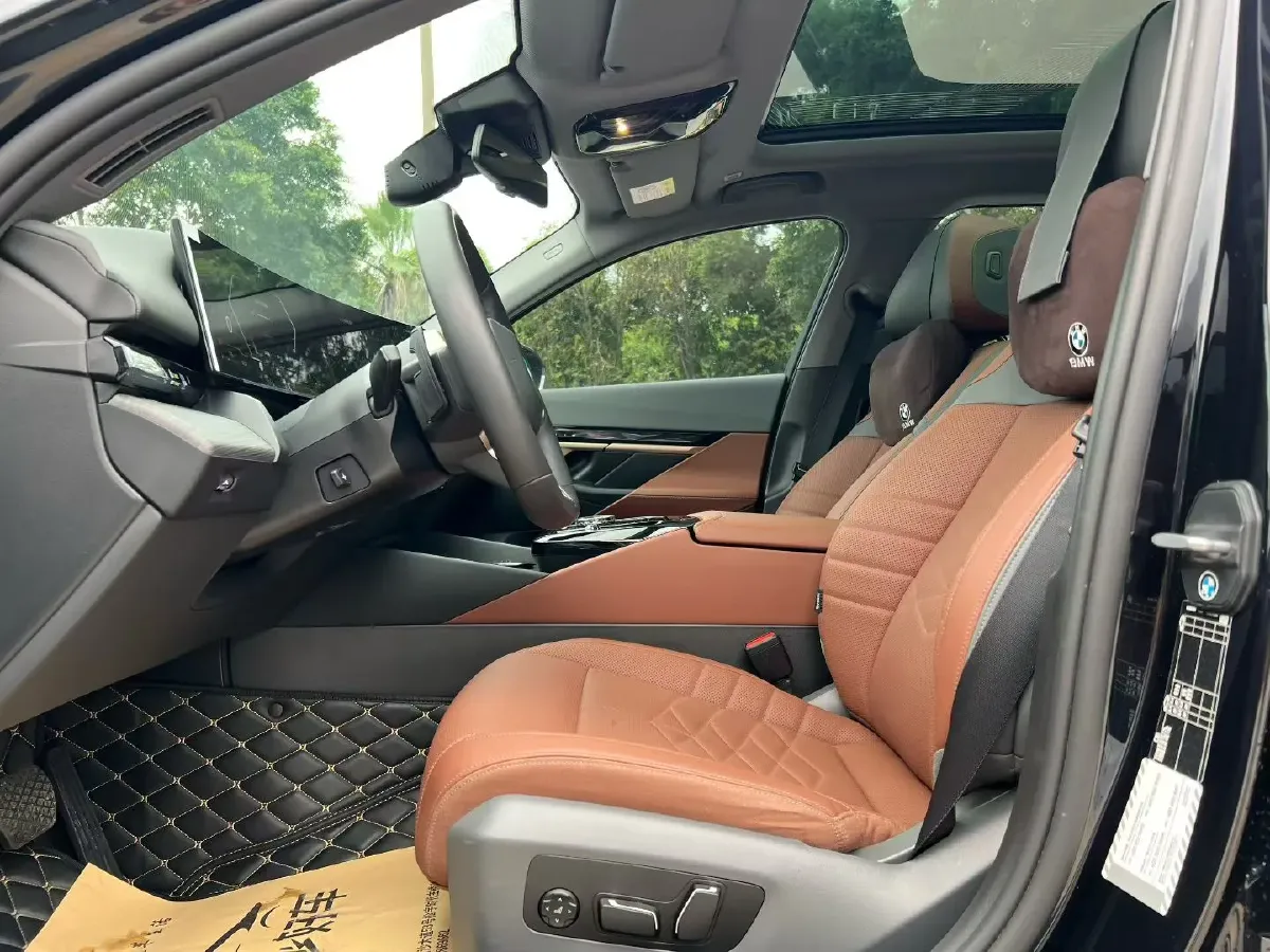 2025 BMW 5 Series 2.0T 258HP L4 8AT,autocango,china used car exporter,china ev exporter,chinese used car exporter,chinese used ev exporter