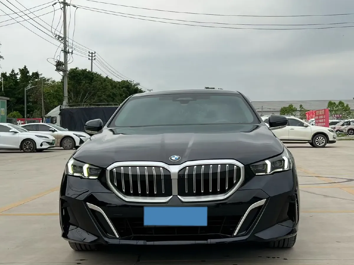 2025 BMW 5 Series 2.0T 258HP L4 8AT,autocango,china used car exporter,china ev exporter,chinese used car exporter,chinese used ev exporter