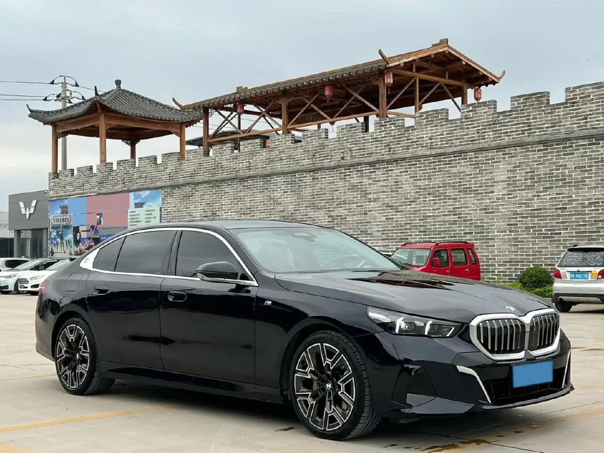 2025 BMW 5 Series 2.0T 258HP L4 8AT,autocango,china used car exporter,china ev exporter,chinese used car exporter,chinese used ev exporter