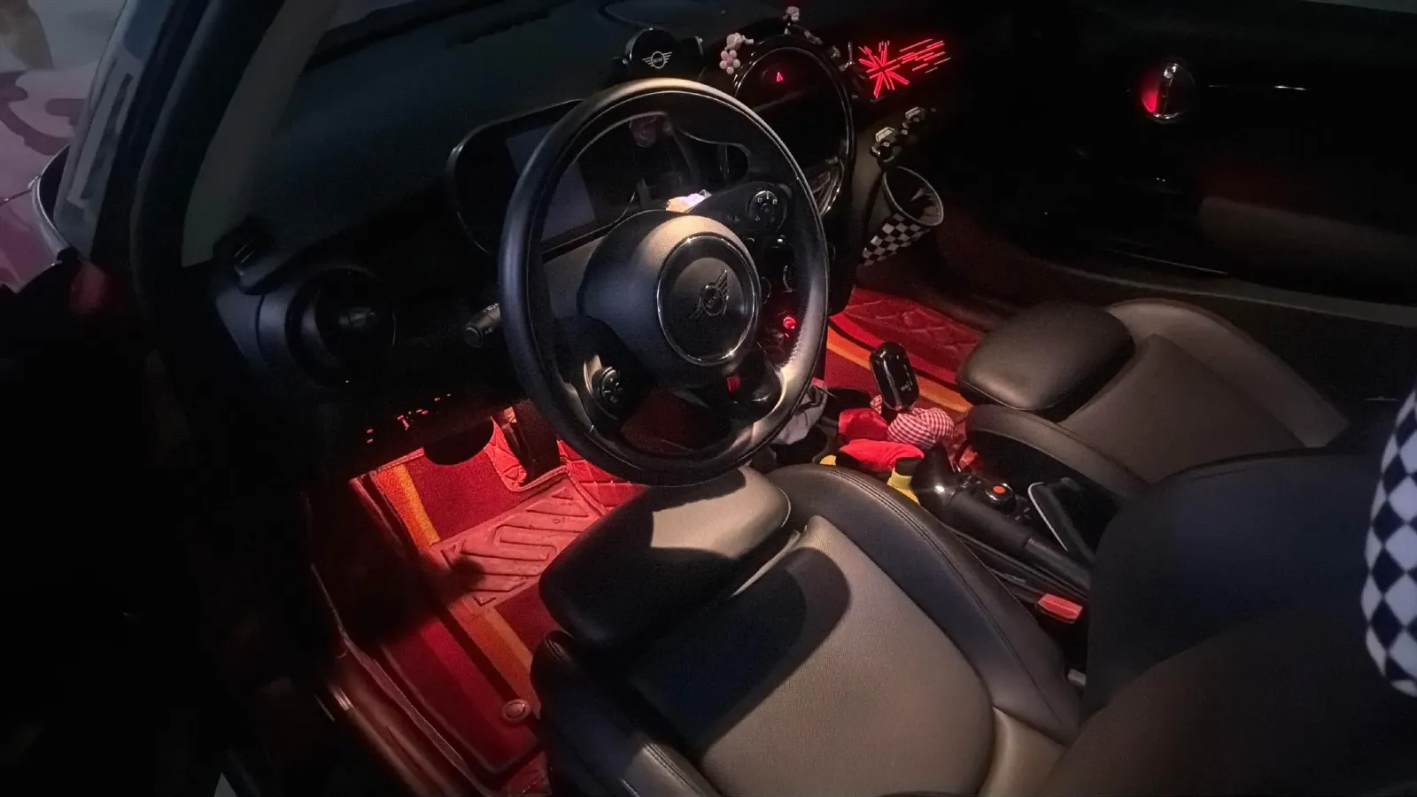 2021 MINI MINI 1.5T 136HP L3 7DCT,autocango,china used car exporter,china ev exporter,chinese used car exporter,chinese used ev exporter