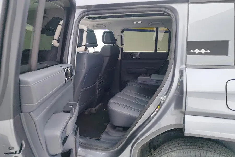 2025 FangChengBao Bao 5 1.5T 194HP L4 E-CVT PHEV 31.8KWH,autocango,china used car exporter,china ev exporter,chinese used car exporter,chinese used ev exporter