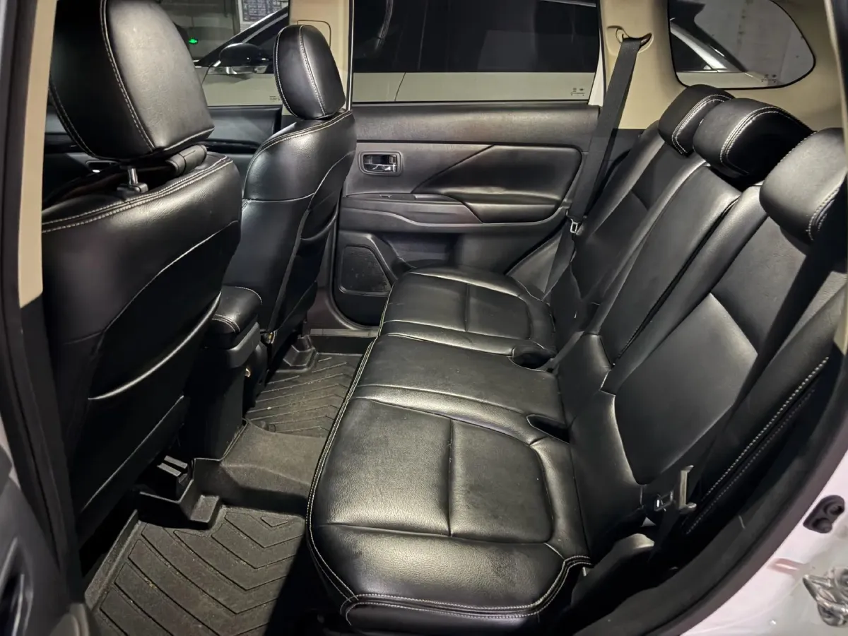 2020 Mitsubishi Outlander 2.0L 166HP L4 CVT,autocango,china used car exporter,china ev exporter,chinese used car exporter,chinese used ev exporter