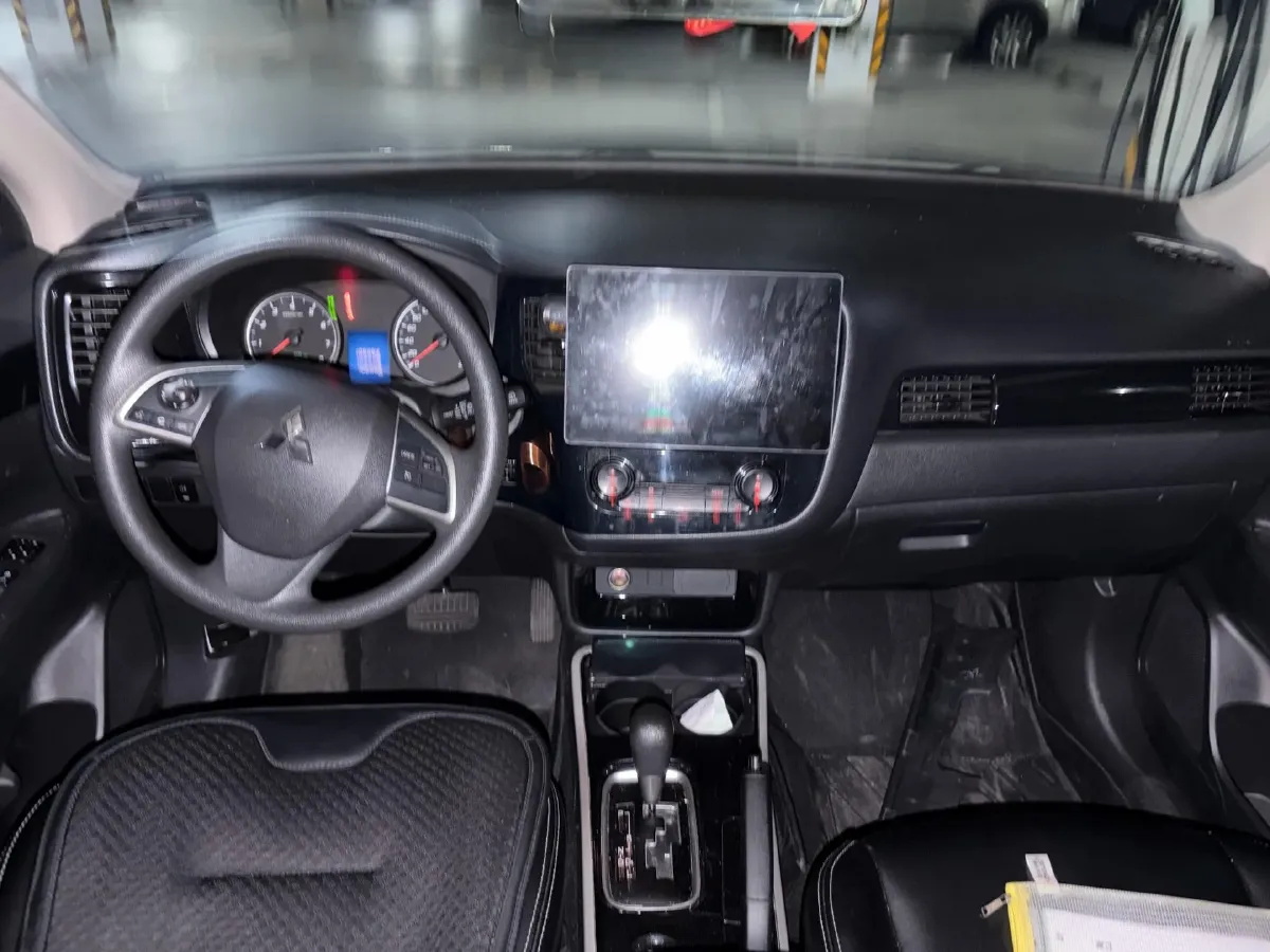2020 Mitsubishi Outlander 2.0L 166HP L4 CVT,autocango,china used car exporter,china ev exporter,chinese used car exporter,chinese used ev exporter