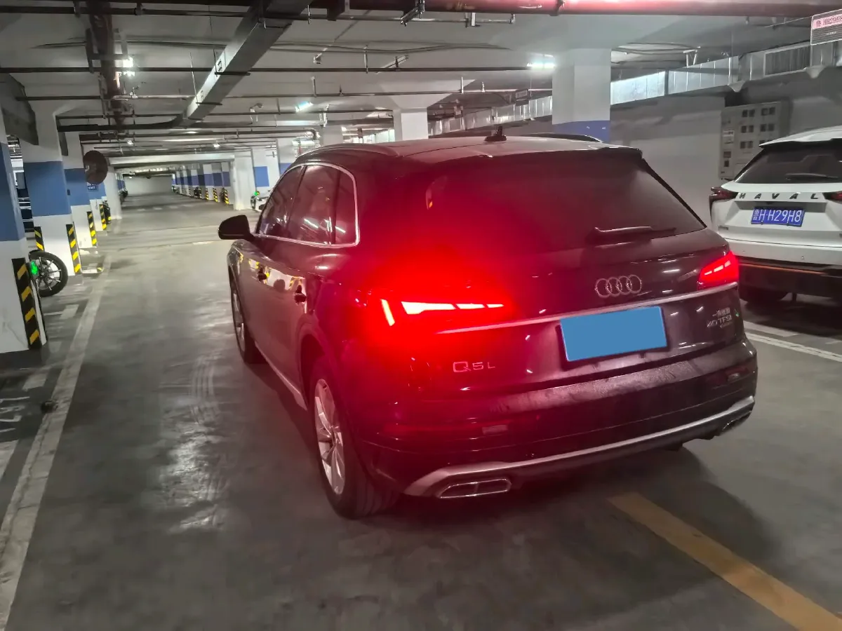 2022 Audi Q5L 2.0T 190HP L4 7DCT,autocango,china used car exporter,china ev exporter,chinese used car exporter,chinese used ev exporter
