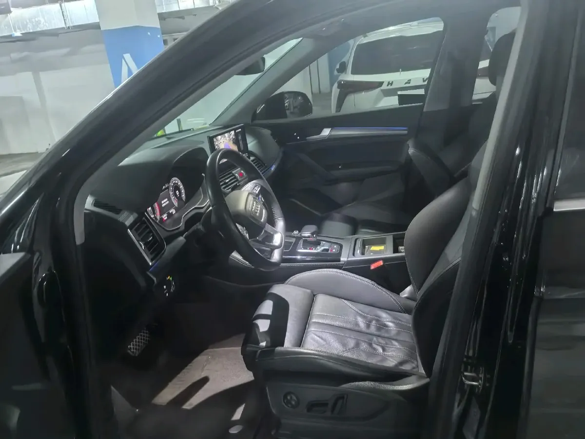 2022 Audi Q5L 2.0T 190HP L4 7DCT,autocango,china used car exporter,china ev exporter,chinese used car exporter,chinese used ev exporter