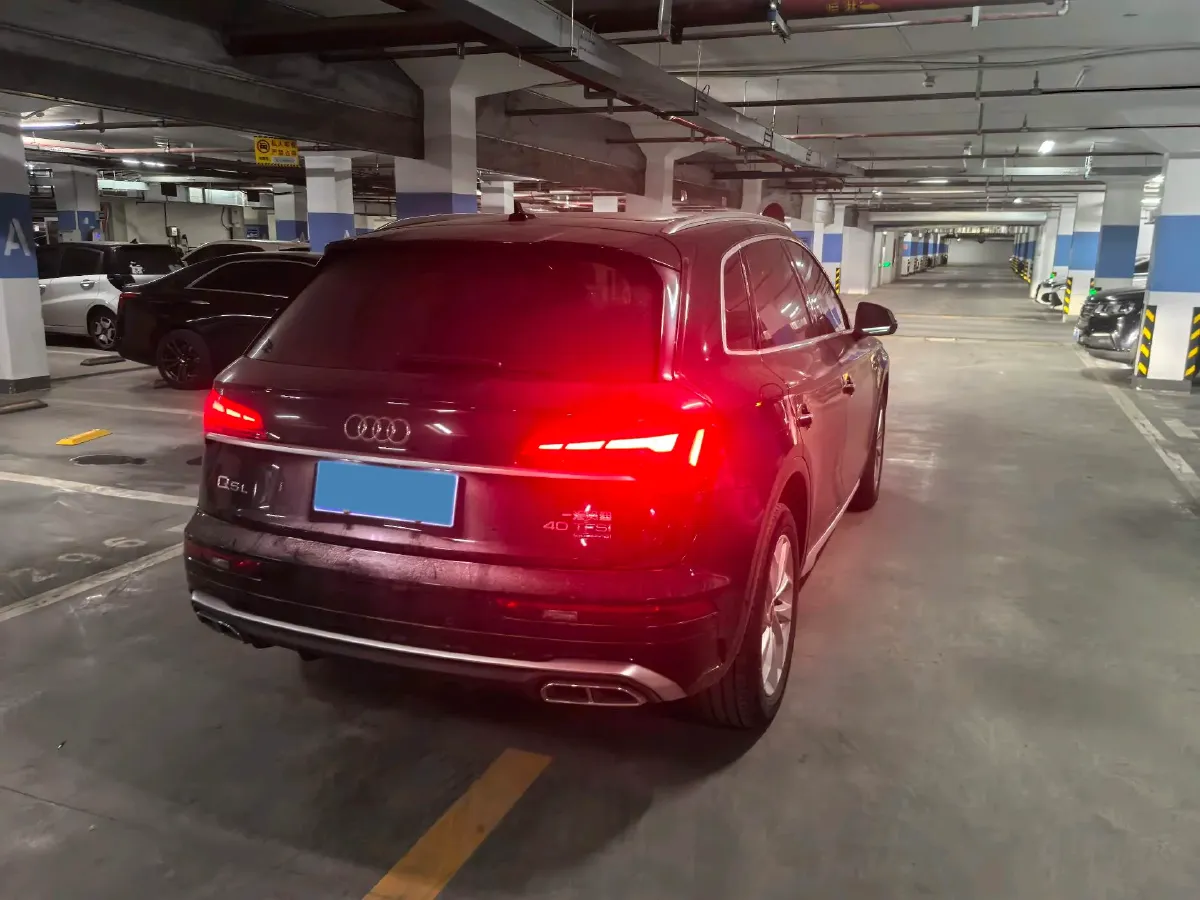 2022 Audi Q5L 2.0T 190HP L4 7DCT,autocango,china used car exporter,china ev exporter,chinese used car exporter,chinese used ev exporter