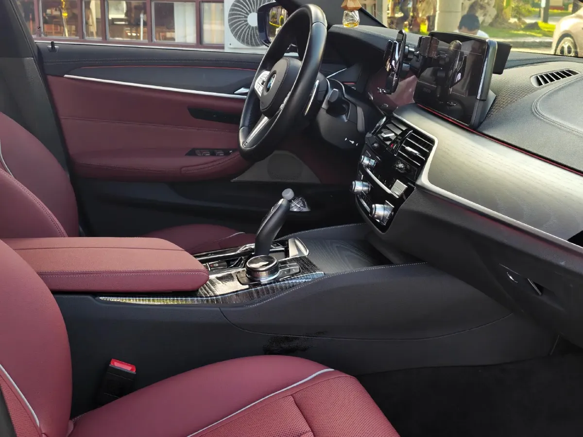2023 BMW 5 Series 2.0T 245HP L4 8AT,autocango,china used car exporter,china ev exporter,chinese used car exporter,chinese used ev exporter