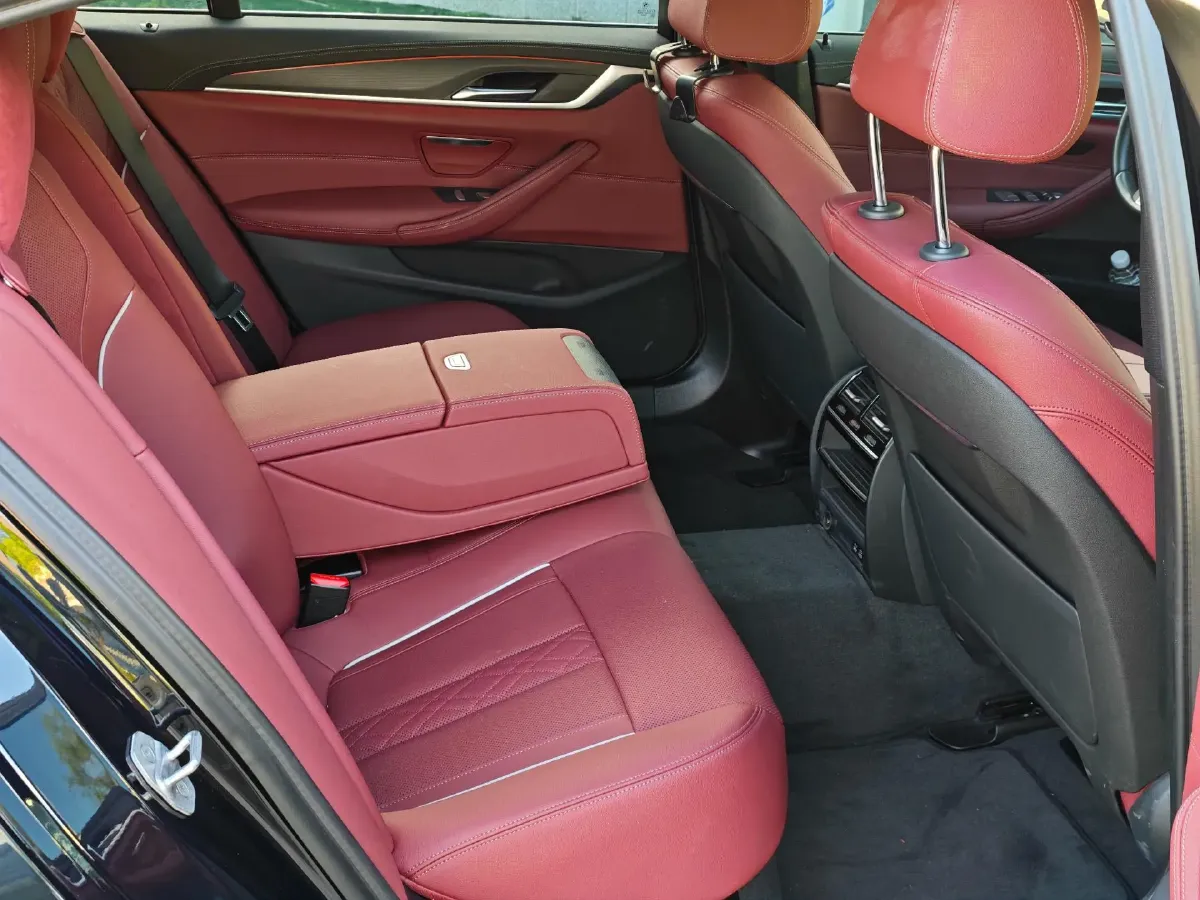 2023 BMW 5 Series 2.0T 245HP L4 8AT,autocango,china used car exporter,china ev exporter,chinese used car exporter,chinese used ev exporter