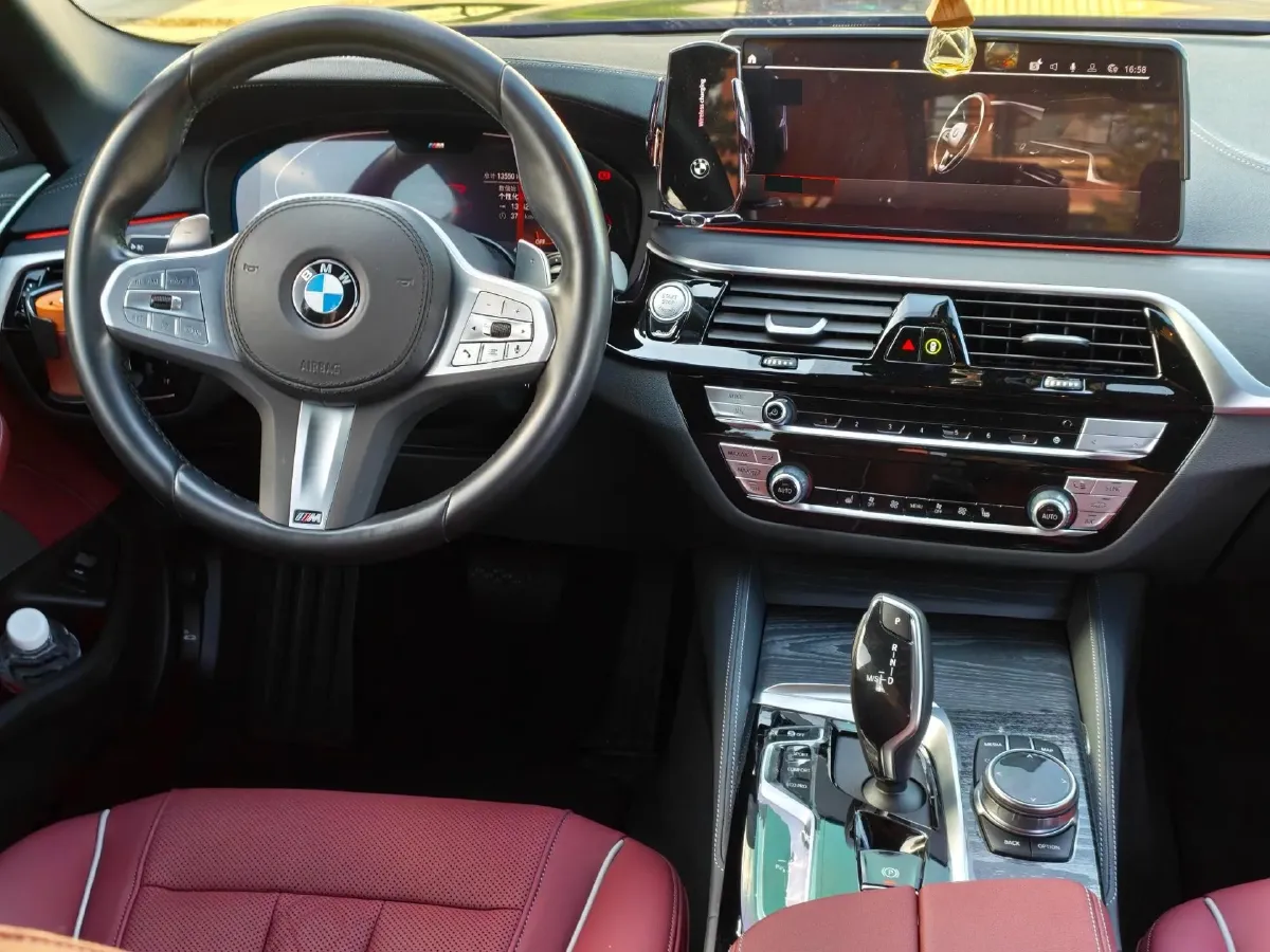 2023 BMW 5 Series 2.0T 245HP L4 8AT,autocango,china used car exporter,china ev exporter,chinese used car exporter,chinese used ev exporter