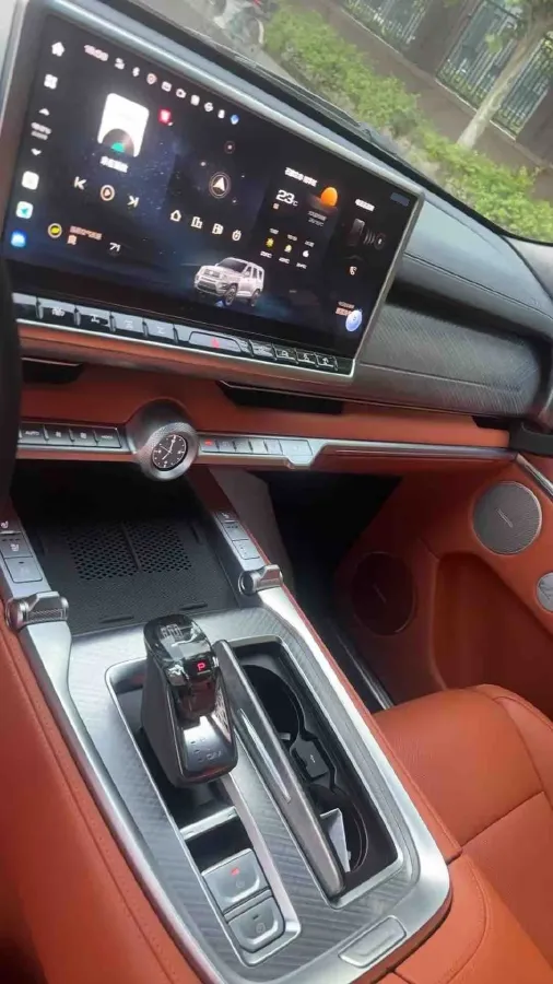 2024 Tank 700 3.0T 360HP V6 9AT PHEV 37.1KWH,autocango,china used car exporter,china ev exporter,chinese used car exporter,chinese used ev exporter