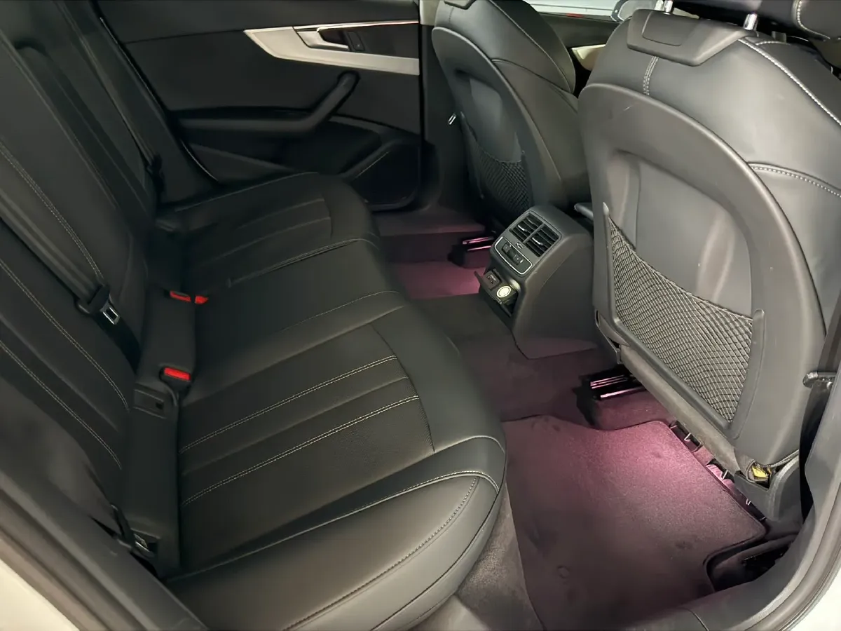 2020 Audi A4L 2.0T 190HP L4 7DCT,autocango,china used car exporter,china ev exporter,chinese used car exporter,chinese used ev exporter