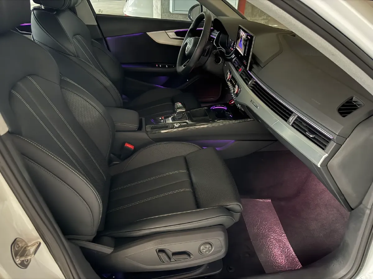 2020 Audi A4L 2.0T 190HP L4 7DCT,autocango,china used car exporter,china ev exporter,chinese used car exporter,chinese used ev exporter