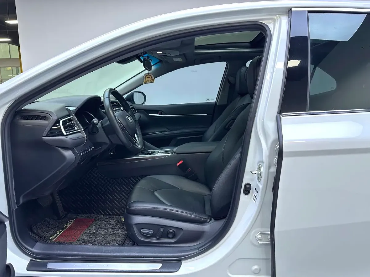 2019 Toyota Camry 2.5L 209HP L4 8AT,autocango,china used car exporter,china ev exporter,chinese used car exporter,chinese used ev exporter
