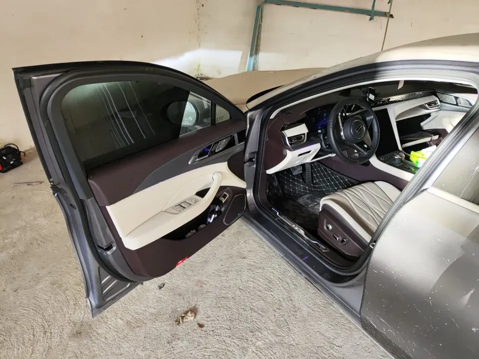 2023 HongQi H5 2.0T 224HP L4 8AT,autocango,china used car exporter,china ev exporter,chinese used car exporter,chinese used ev exporter