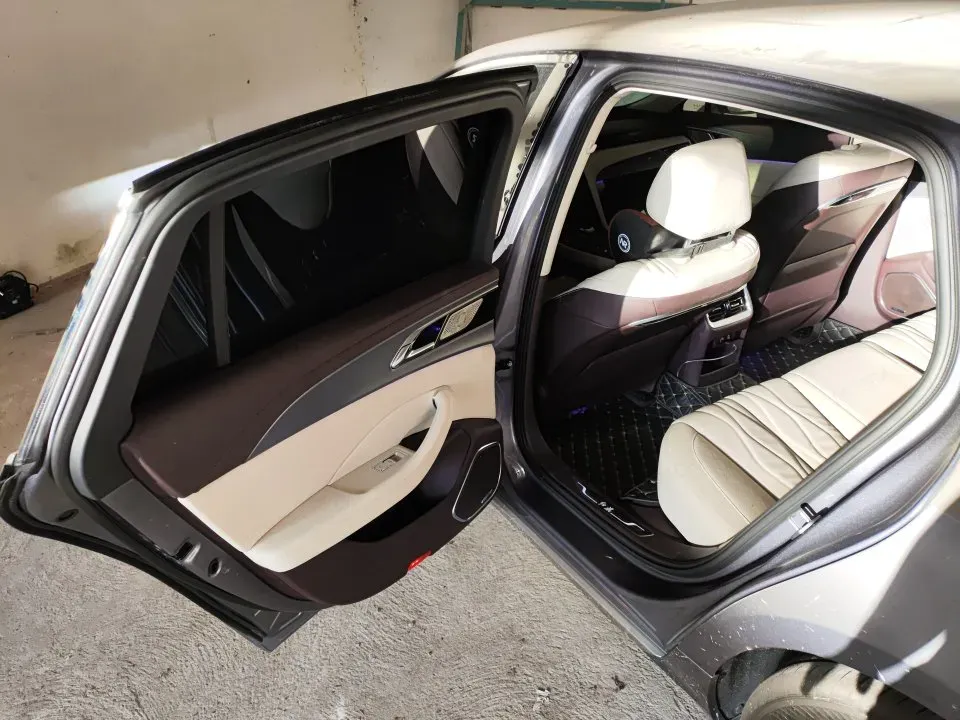 2023 HongQi H5 2.0T 224HP L4 8AT,autocango,china used car exporter,china ev exporter,chinese used car exporter,chinese used ev exporter