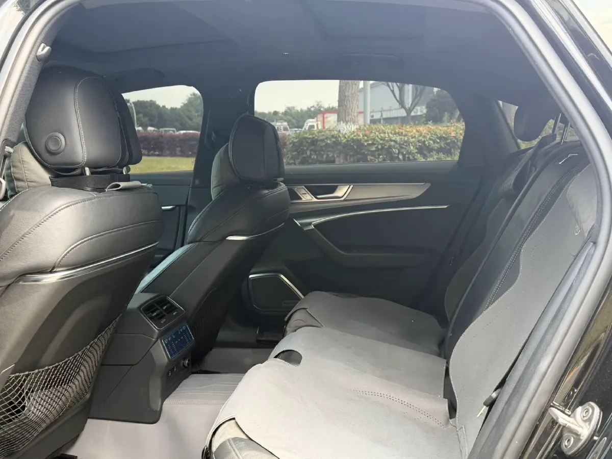 2023 Audi A6L 2.0T 245HP L4 7DCT,autocango,china used car exporter,china ev exporter,chinese used car exporter,chinese used ev exporter