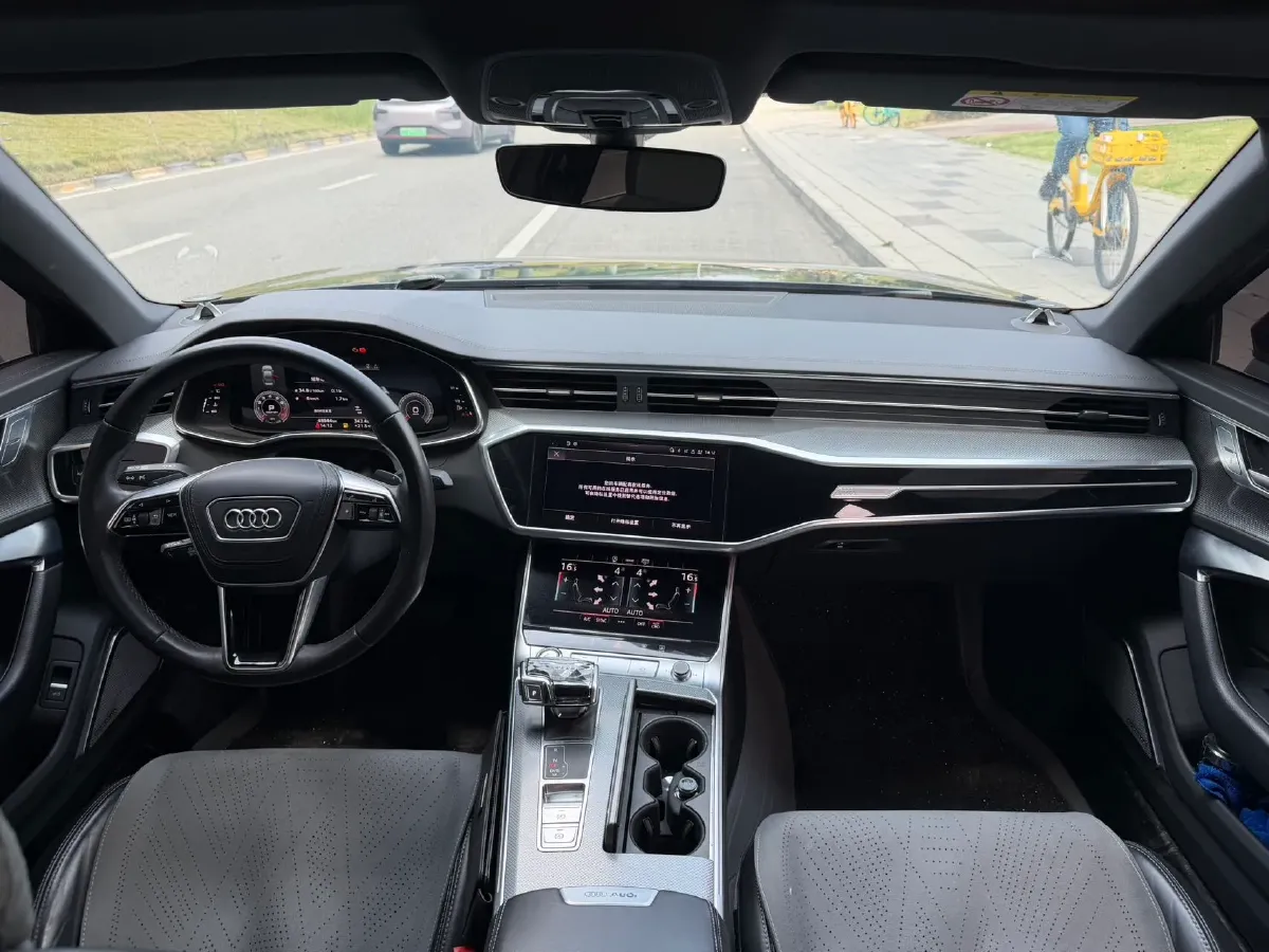 2023 Audi A6L 2.0T 245HP L4 7DCT,autocango,china used car exporter,china ev exporter,chinese used car exporter,chinese used ev exporter