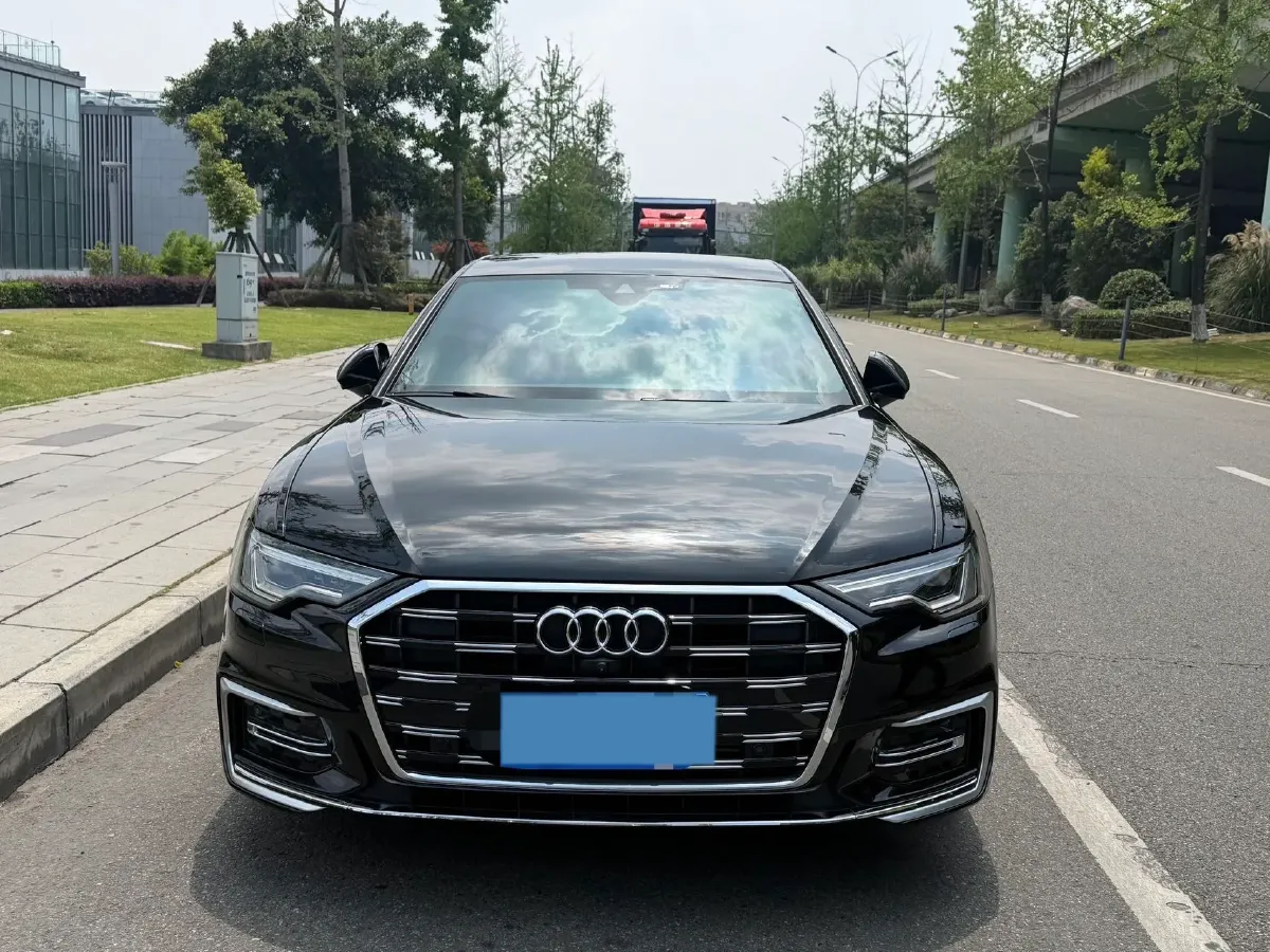 2023 Audi A6L 2.0T 245HP L4 7DCT,autocango,china used car exporter,china ev exporter,chinese used car exporter,chinese used ev exporter