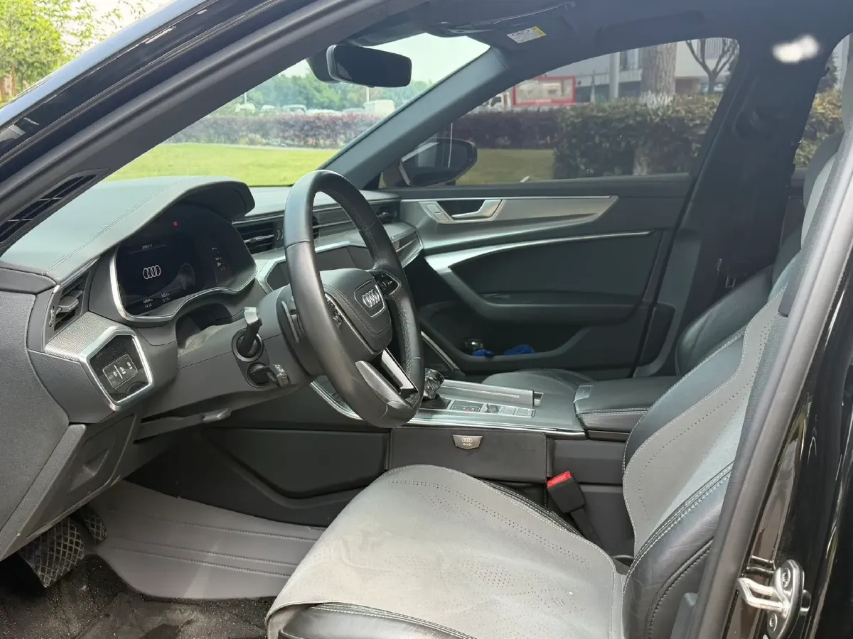 2023 Audi A6L 2.0T 245HP L4 7DCT,autocango,china used car exporter,china ev exporter,chinese used car exporter,chinese used ev exporter