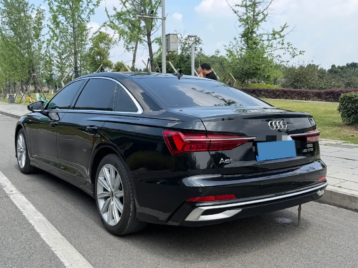 2023 Audi A6L 2.0T 245HP L4 7DCT,autocango,china used car exporter,china ev exporter,chinese used car exporter,chinese used ev exporter