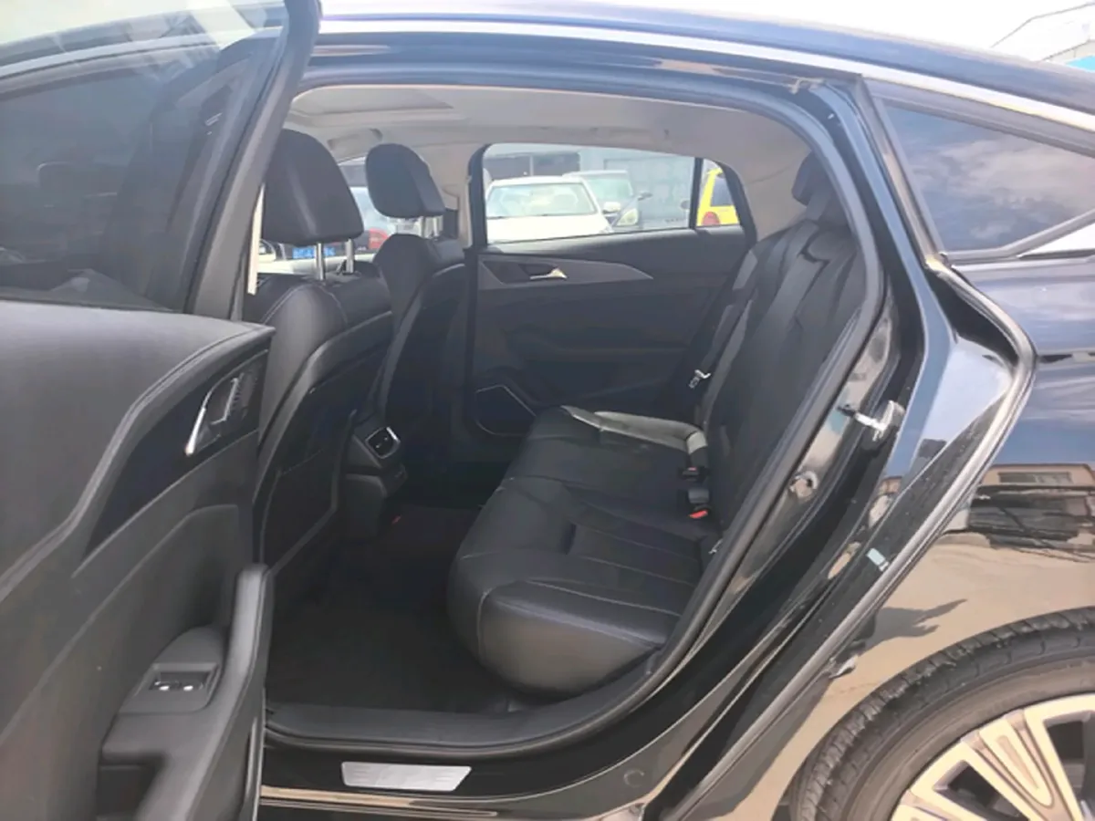 2022 HongQi H5 1.5T 169HP L4 7DCT,autocango,china used car exporter,china ev exporter,chinese used car exporter,chinese used ev exporter