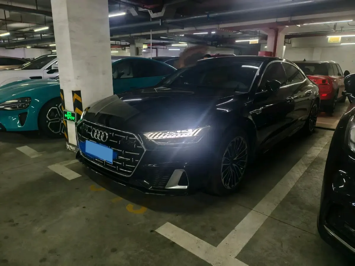 2024 Audi A7L 2.0T 245HP L4 7DCT,autocango,china used car exporter,china ev exporter,chinese used car exporter,chinese used ev exporter