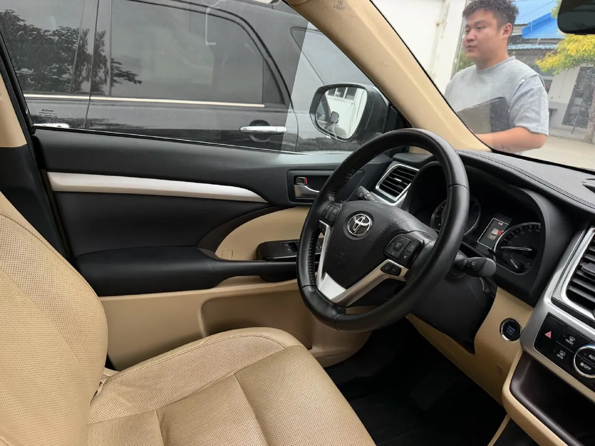 2018 Jeep Grand Commander 2.0T 265HP L4 9AT,autocango,china used car exporter,china ev exporter,chinese used car exporter,chinese used ev exporter