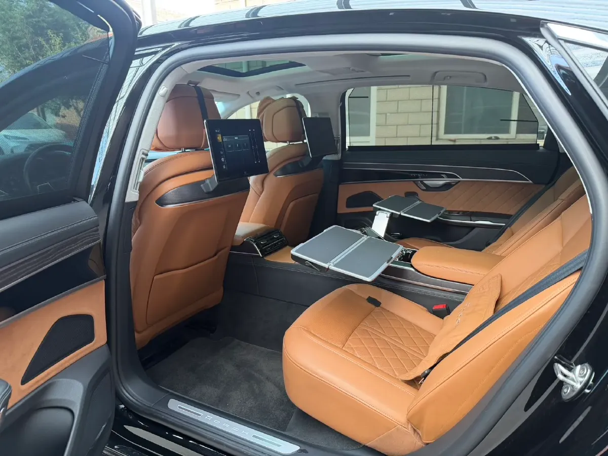 2024 Audi A8 3.0T 340HP V6 8AT,autocango,china used car exporter,china ev exporter,chinese used car exporter,chinese used ev exporter