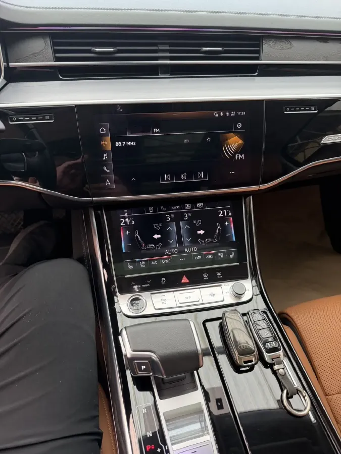 2024 Audi A8 3.0T 340HP V6 8AT,autocango,china used car exporter,china ev exporter,chinese used car exporter,chinese used ev exporter