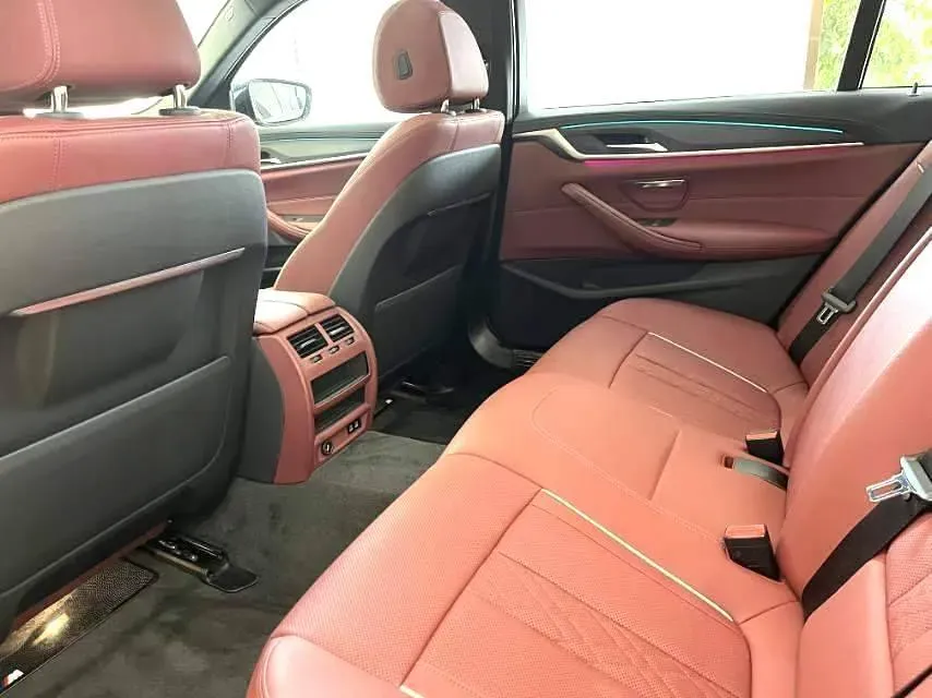 2022 BMW 5 Series 2.0T 252HP L4 8AT,autocango,china used car exporter,china ev exporter,chinese used car exporter,chinese used ev exporter