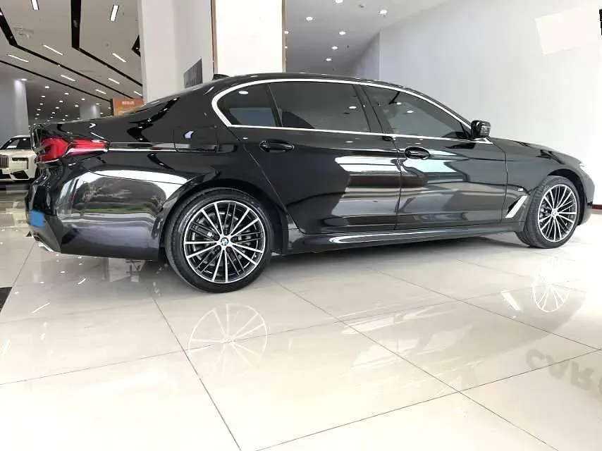 2022 BMW 5 Series 2.0T 252HP L4 8AT,autocango,china used car exporter,china ev exporter,chinese used car exporter,chinese used ev exporter
