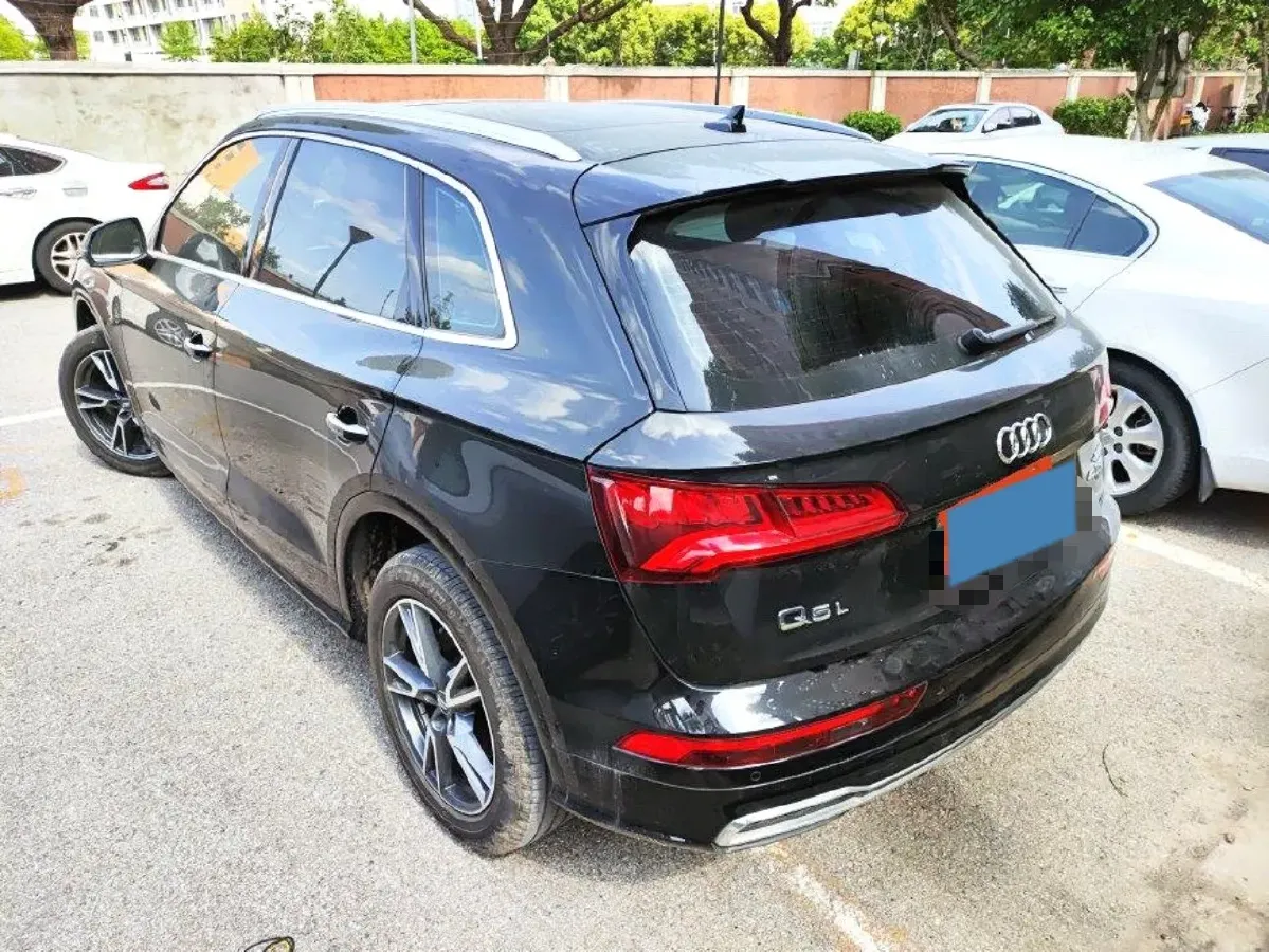 2021 Audi Q5L 2.0T 190HP L4 7DCT,autocango,china used car exporter,china ev exporter,chinese used car exporter,chinese used ev exporter
