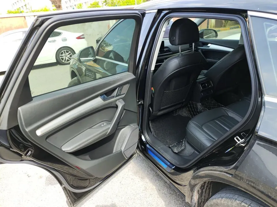 2021 Audi Q5L 2.0T 190HP L4 7DCT,autocango,china used car exporter,china ev exporter,chinese used car exporter,chinese used ev exporter