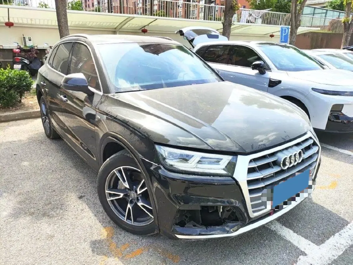 2021 Audi Q5L 2.0T 190HP L4 7DCT,autocango,china used car exporter,china ev exporter,chinese used car exporter,chinese used ev exporter