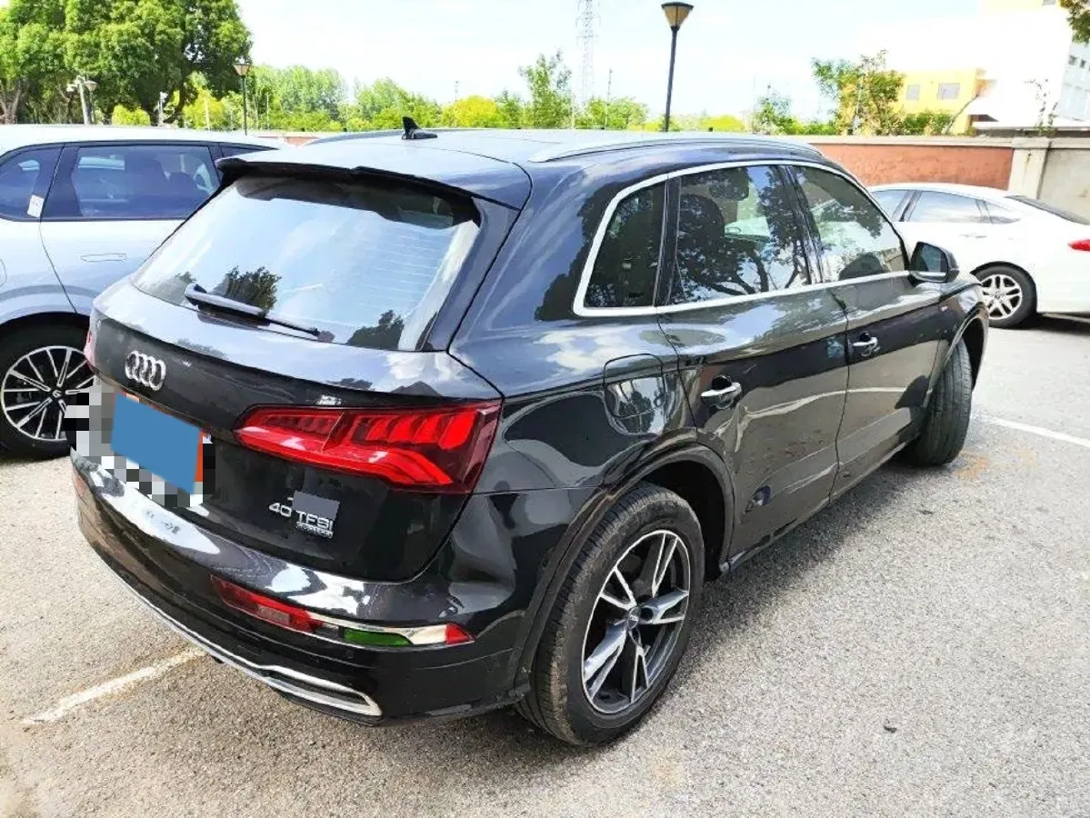 2021 Audi Q5L 2.0T 190HP L4 7DCT,autocango,china used car exporter,china ev exporter,chinese used car exporter,chinese used ev exporter