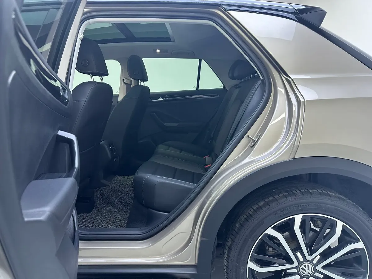 2019 Volkswagen T-Roc 1.4T 150HP L4 7DCT,autocango,china used car exporter,china ev exporter,chinese used car exporter,chinese used ev exporter