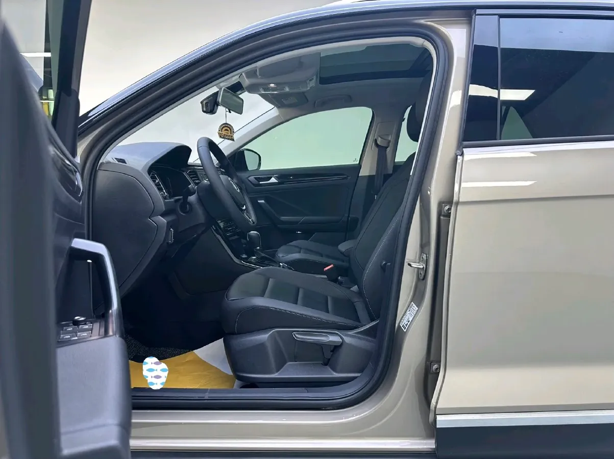 2019 Volkswagen T-Roc 1.4T 150HP L4 7DCT,autocango,china used car exporter,china ev exporter,chinese used car exporter,chinese used ev exporter