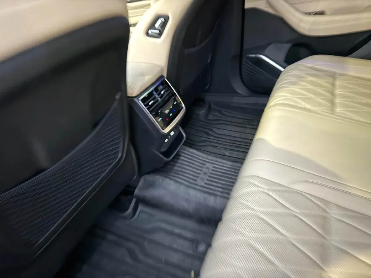 2025 Geely Monjaro 2.0T 238HP L4 8AT,autocango,china used car exporter,china ev exporter,chinese used car exporter,chinese used ev exporter