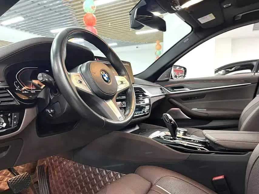 2022 BMW 5 Series 2.0T 252HP L4 8AT,autocango,china used car exporter,china ev exporter,chinese used car exporter,chinese used ev exporter