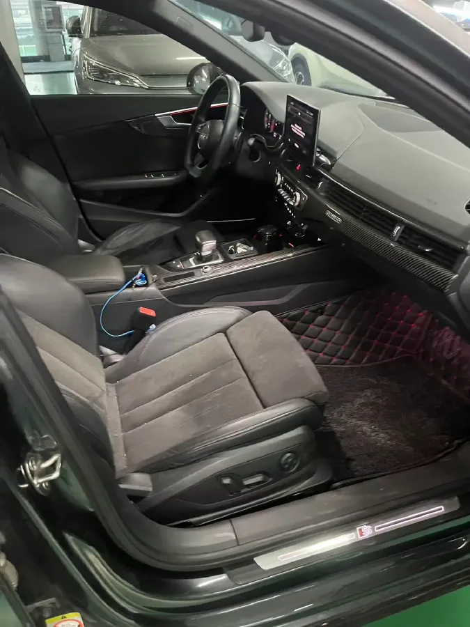 2022 Audi A4L 2.0T 252HP L4 7DCT,autocango,china used car exporter,china ev exporter,chinese used car exporter,chinese used ev exporter