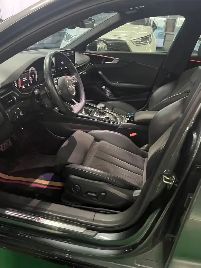 2022 Audi A4L 2.0T 252HP L4 7DCT,autocango,china used car exporter,china ev exporter,chinese used car exporter,chinese used ev exporter