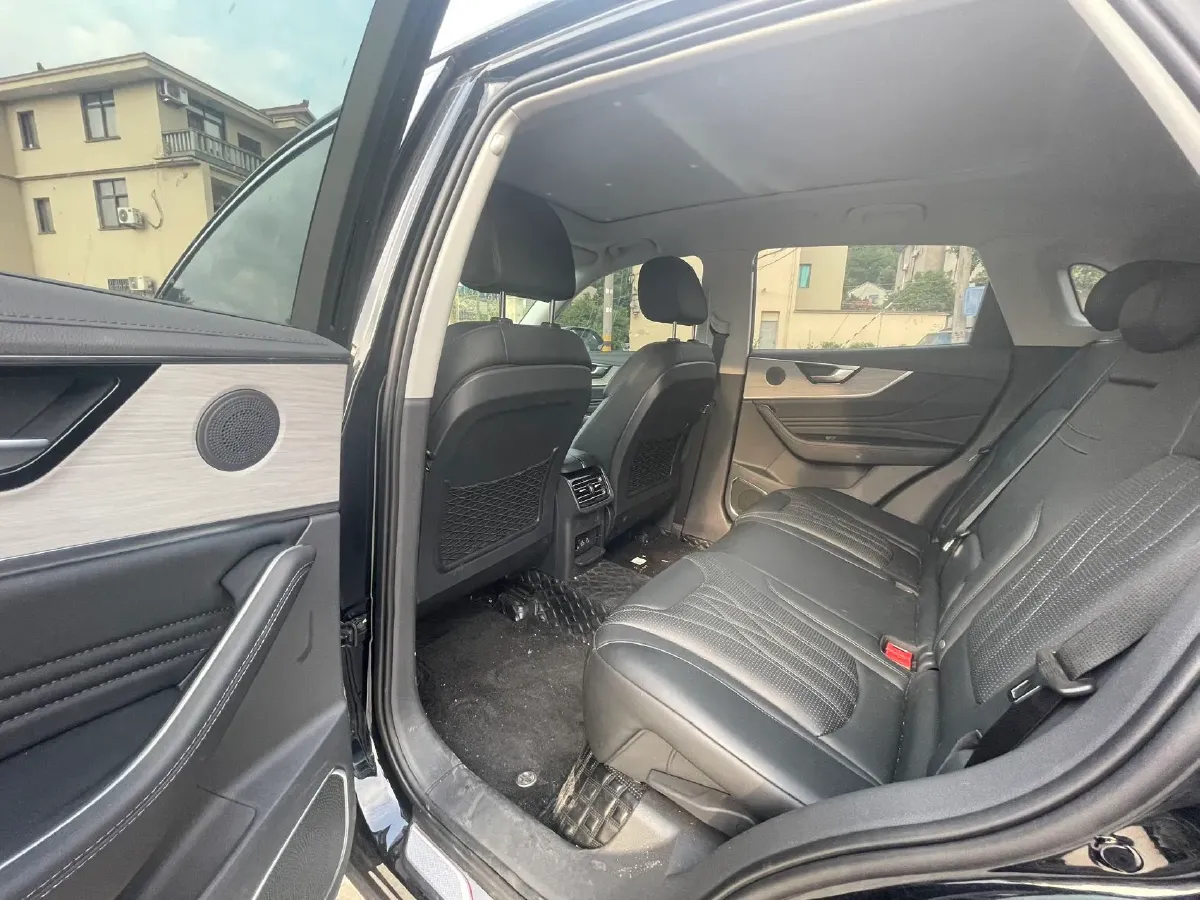 2025 HongQi HS5 2.0T 252HP L4 8AT,autocango,china used car exporter,china ev exporter,chinese used car exporter,chinese used ev exporter