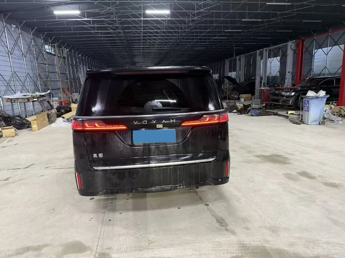 2024 Voyah Dream 1.5T 150HP L4 PHEV 43KWH,autocango,china used car exporter,china ev exporter,chinese used car exporter,chinese used ev exporter
