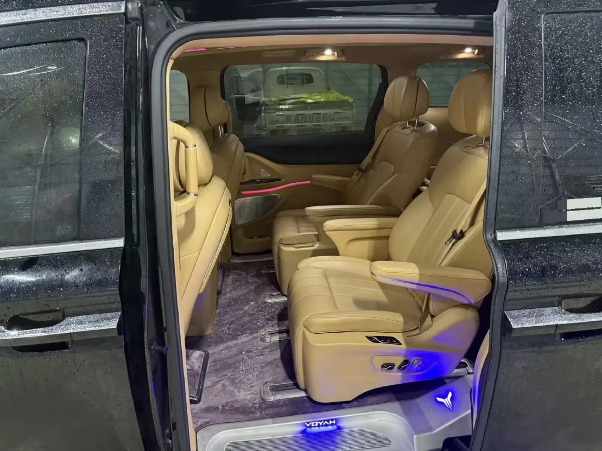 2024 Voyah Dream 1.5T 150HP L4 PHEV 43KWH,autocango,china used car exporter,china ev exporter,chinese used car exporter,chinese used ev exporter