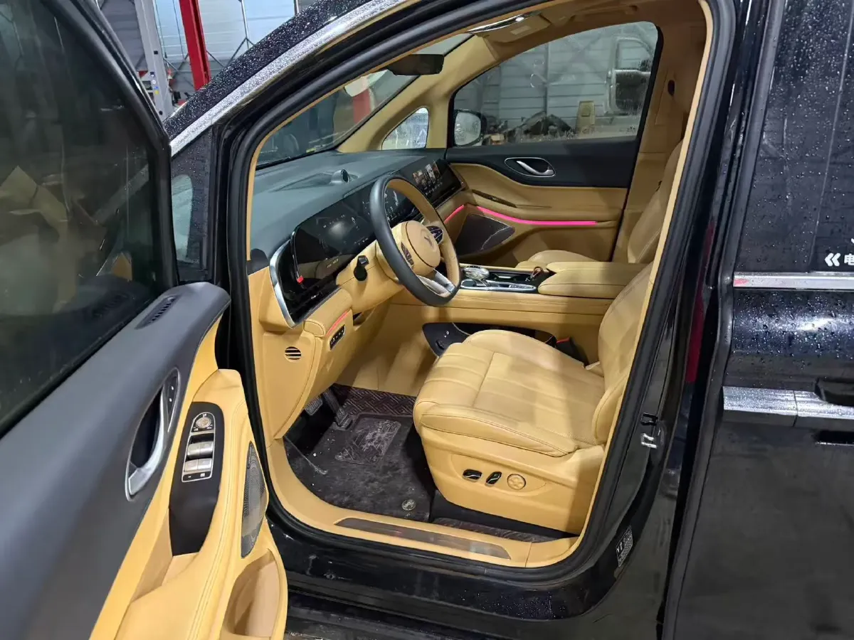 2024 Voyah Dream 1.5T 150HP L4 PHEV 43KWH,autocango,china used car exporter,china ev exporter,chinese used car exporter,chinese used ev exporter
