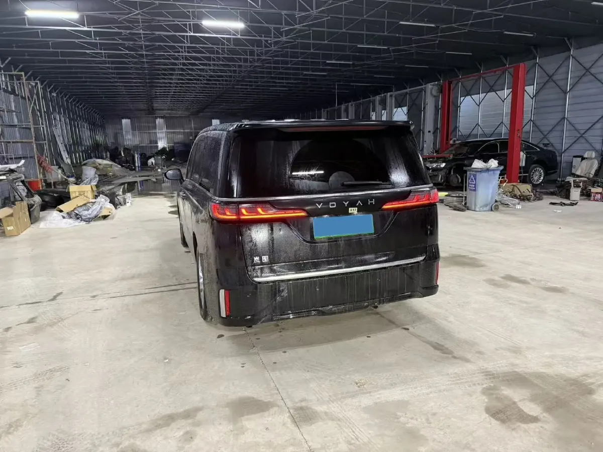 2024 Voyah Dream 1.5T 150HP L4 PHEV 43KWH,autocango,china used car exporter,china ev exporter,chinese used car exporter,chinese used ev exporter