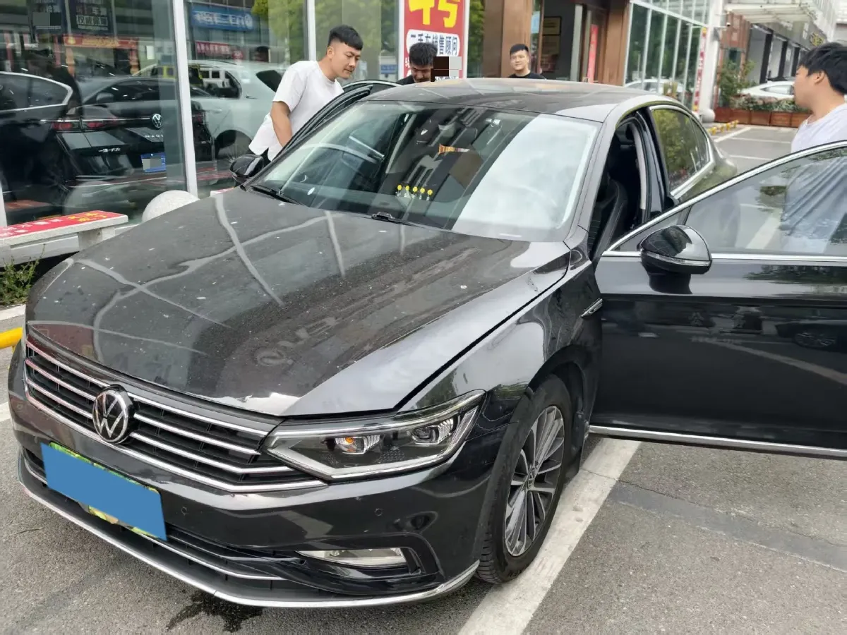 2020 Volkswagen Magotan 2.0T 186HP L4 7DCT,autocango,china used car exporter,china ev exporter,chinese used car exporter,chinese used ev exporter